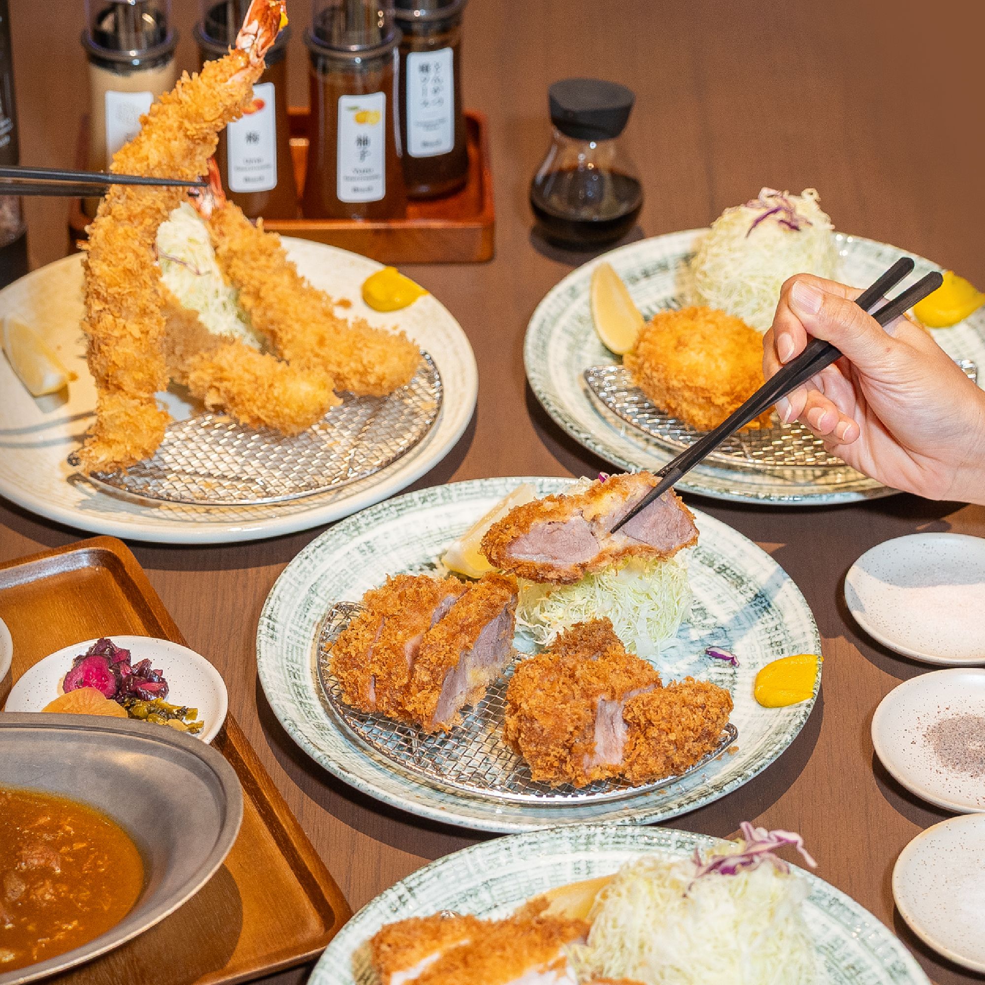 เพราะ Tonkatsu AOKI คือความอร่อยระดับตำนานกับร้านทงคัตสึที่ถูกยกให้เป็น “เซ็นมงเต็นด้านทงคัตสึ” 